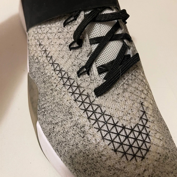 Nike Women's Air Zoom Strong.
White/black Ankle-high Training sneakers size 9.5 - Picture 5 of 12